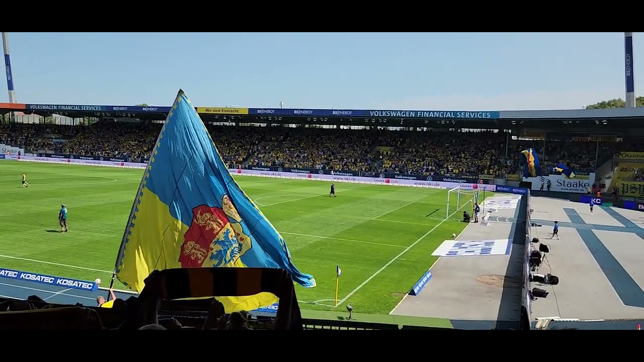 You will never walk alone in Eintracht Braunschweig 💛💙 Stadium 