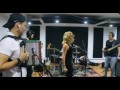 Fanny Lu ensayando con su banda "EL PERFUME"