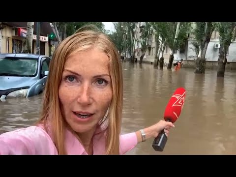 По пояс в воде: новые кадры «библейского потопа» в Крыму