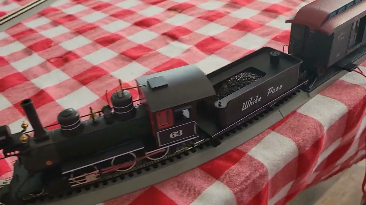 Bachmann On30 White Pass and Yukon steam passenger set run session.