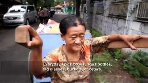 Indonesia: A trash picker hopes for a better life for her son