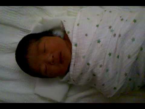 Insung opens his eyes 2009 11 12 12 13 52