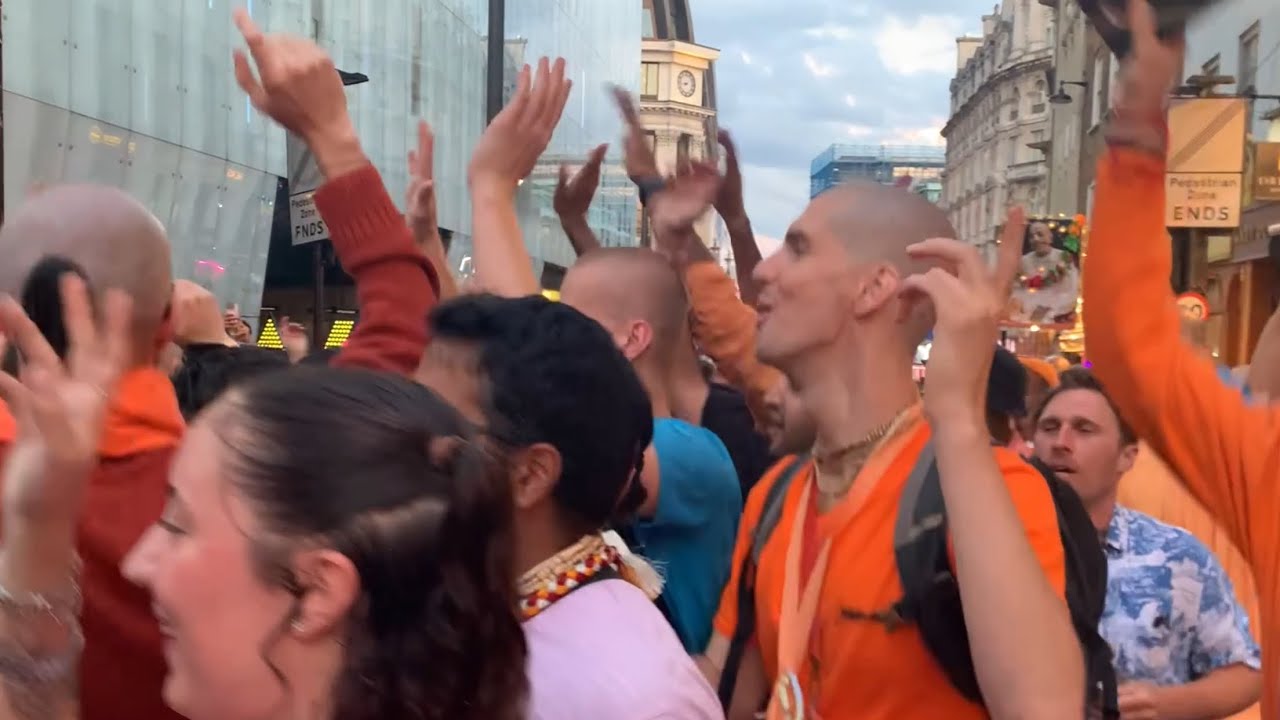 Saffron tide sweeps through London - 26.7.25