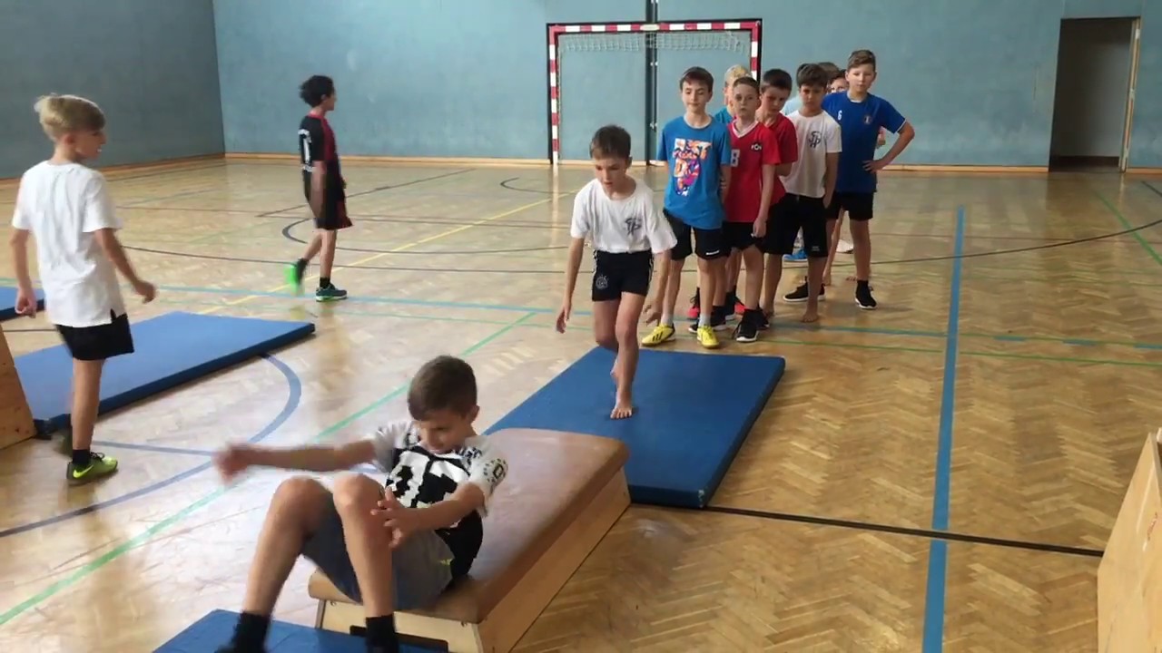 Aufhocken Rolle vorwärts am Kasten- Sportunterricht
