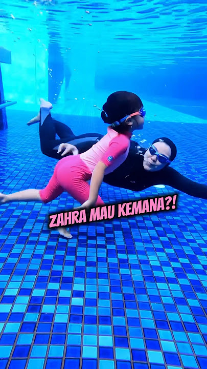 Foto Underwater Bareng Zahra, Ibu Malah Ditendang!! #familytime #liburan #swimming #berenang #shorts