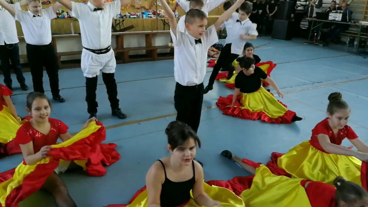 FARSANG 2018 4. osztály Apáca show és kánkán | Király Iván Általános Iskola Farád