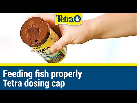 Feeding fish properly with Tetra dosing cap