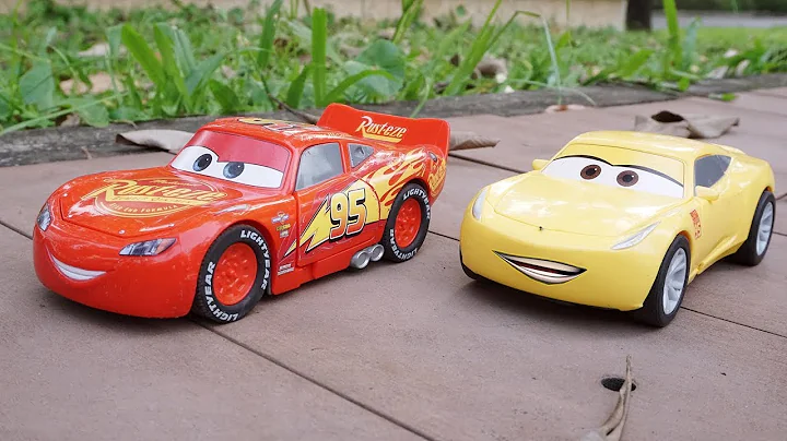 Racing Disney Cars 3 Toys Lightning Mcqueen vs Cruz Ramirez Outdoor Fun Toy for Kids
