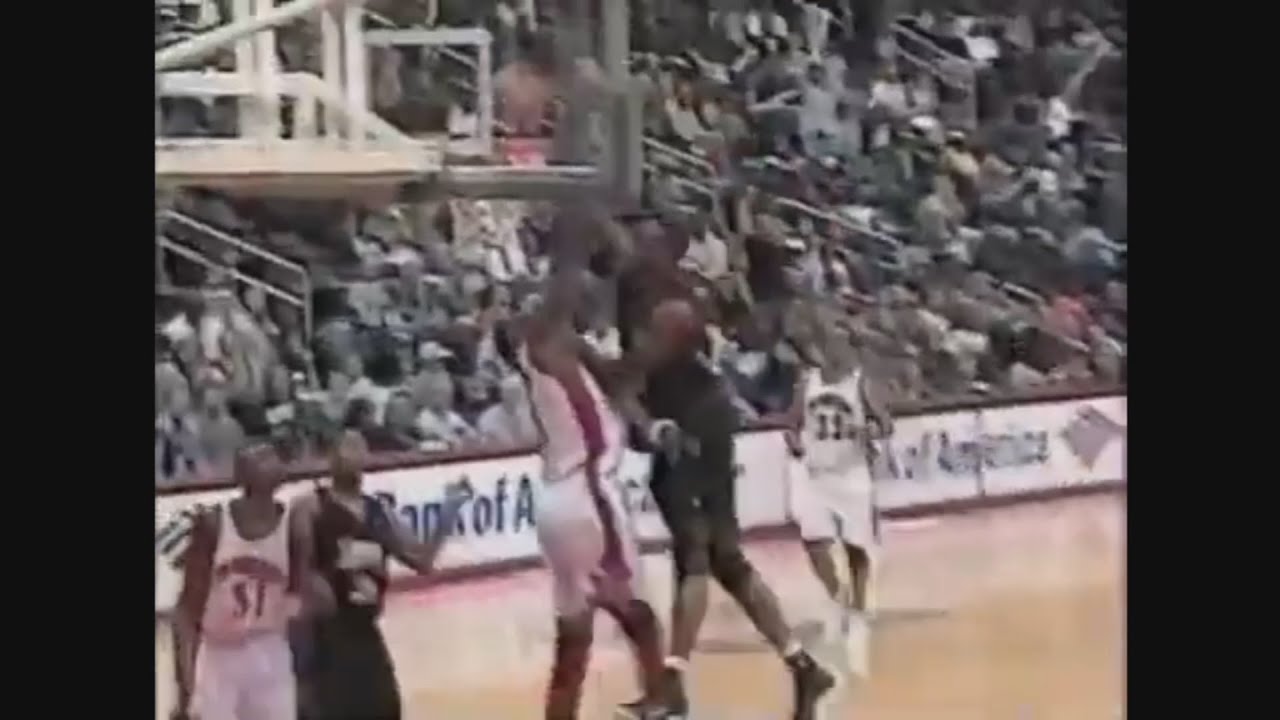 Dikembe Mutombo (16pts/12rebs/3blks) vs Theo Ratliff (13pts/13rebs