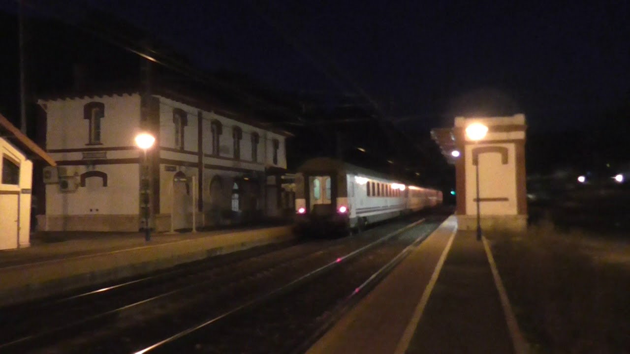 Renfe Viajeros - Locomotora 252 con coches Arco Camino de Santiago en Pancorbo