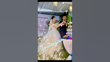 Nghi thức cắt bánh và rót rượu trong đám cưới