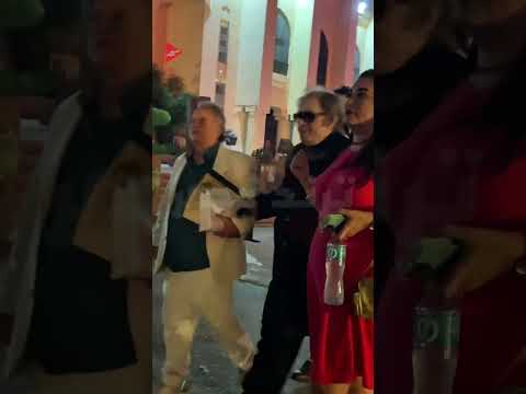 خروج القيصر محي إسماعيل بعد تكريمه في مهرجان المسرح بدار الأوبرا