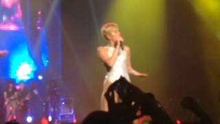 Miley Cyrus ( Could You Be Loved) Bangerz Tour Puerto Rico