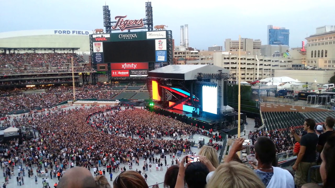 Eminem and Rihanna Concert at Comerica Park in Detroit 2014 - YouTube