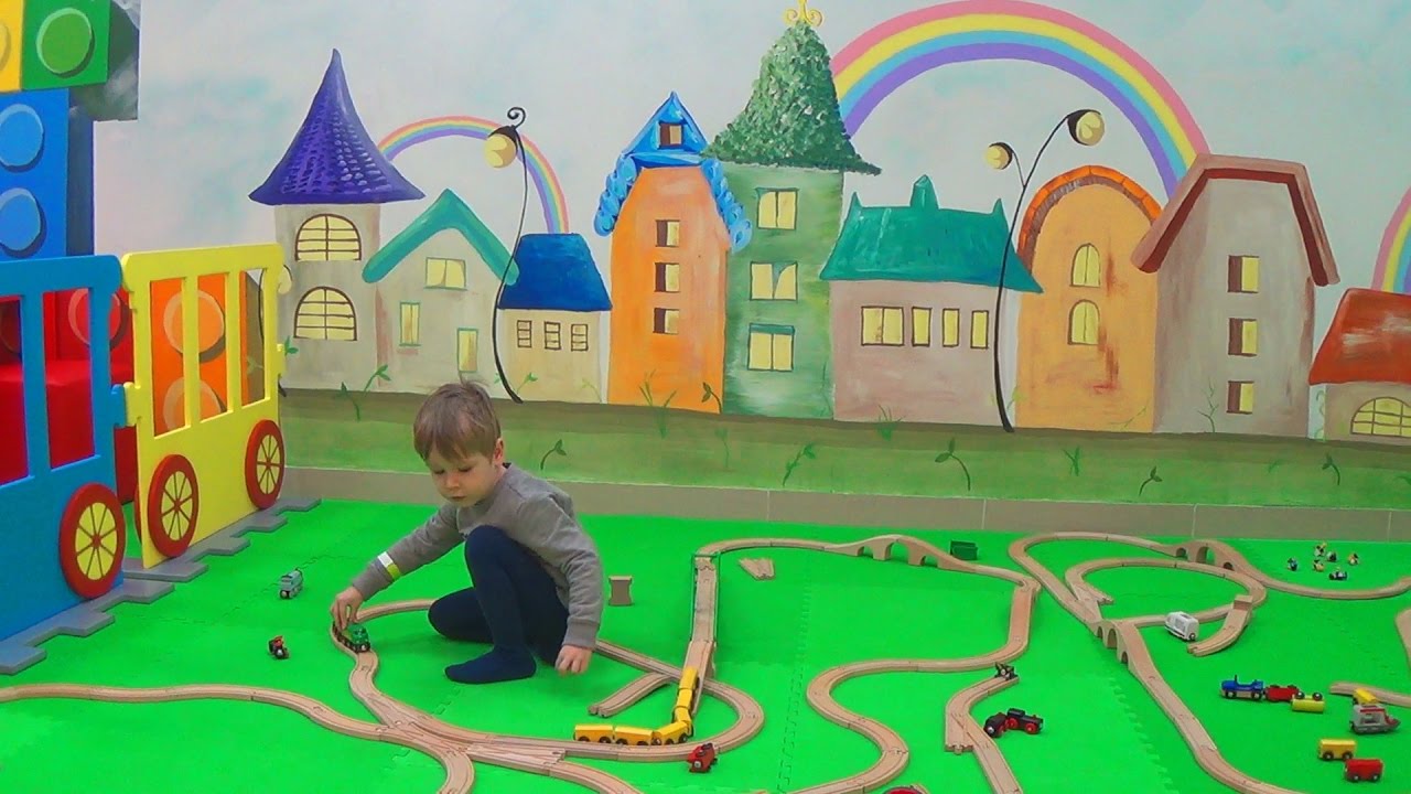 Железная дорога и поезда Брио - Видео про паровозики и поезда для детей