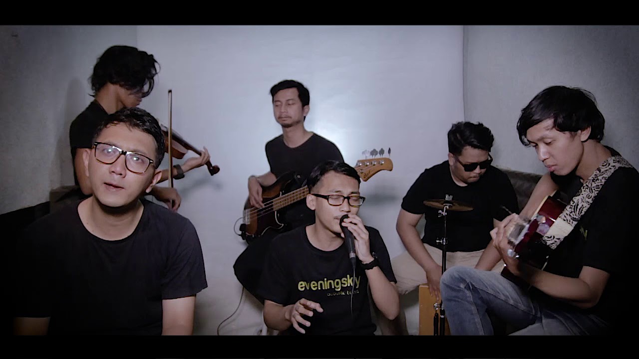 Bruno Mars - Versace on the Floor | Acoustic Cover by Eveningsky