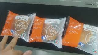 Bag sticker labeler flat surface applicator