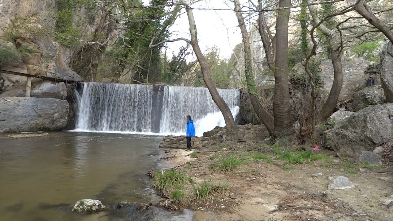 ΚΑΤΑΡΡΑΚΤΕΣ ΖΕΣΤΩΝ ΝΕΡΩΝ ΣΤΟ ΣΙΔΗΡΟΚΑΣΤΡΟ ΣΕΡΡΩΝ