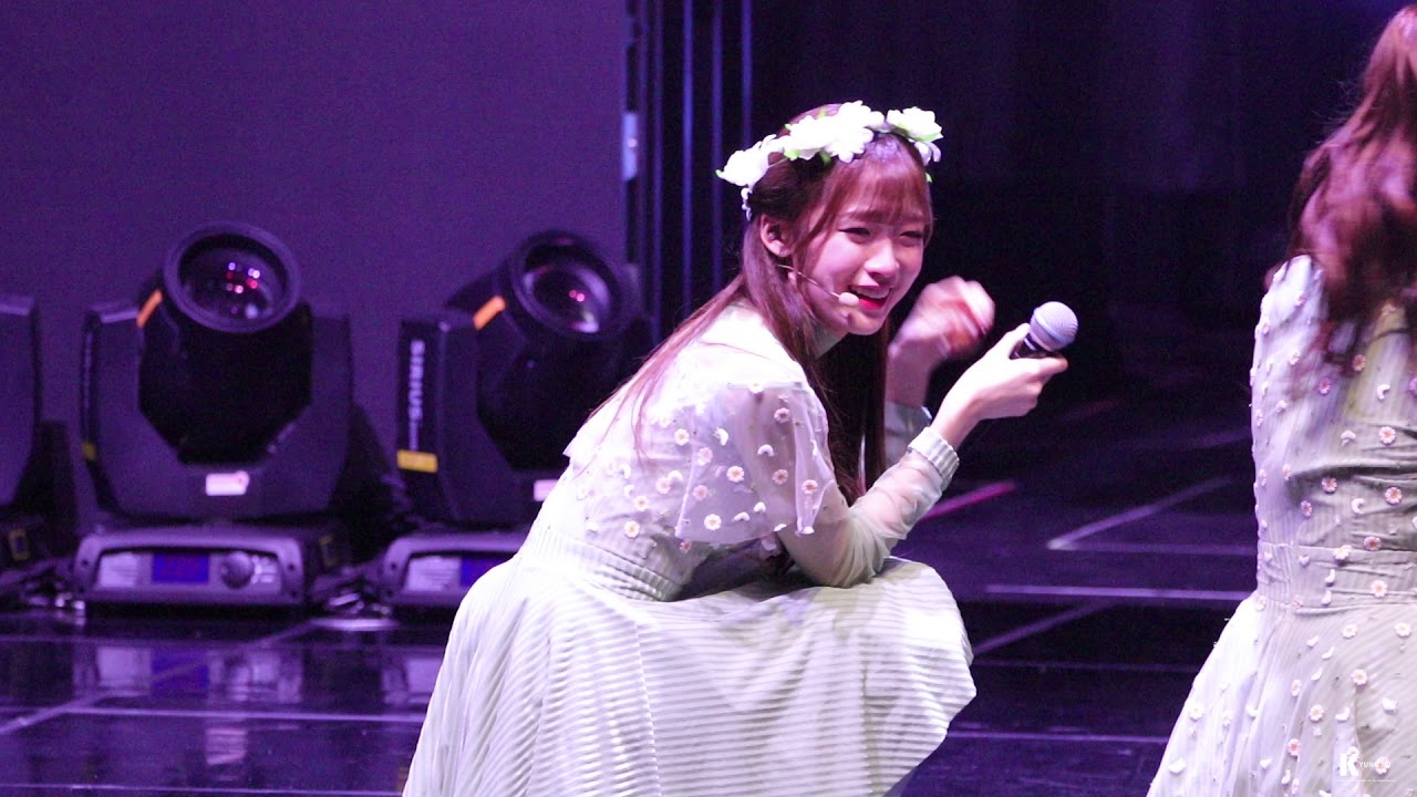 180226 오마이걸 (OHMYGIRL) 비밀정원 미니콘서트 6번째밤 아린 팬들 음성편지 보는 직캠 / fancam