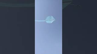 凧揚げっ、なんか余り材料で作って揚げてみた凧ですけど 1本糸六角。