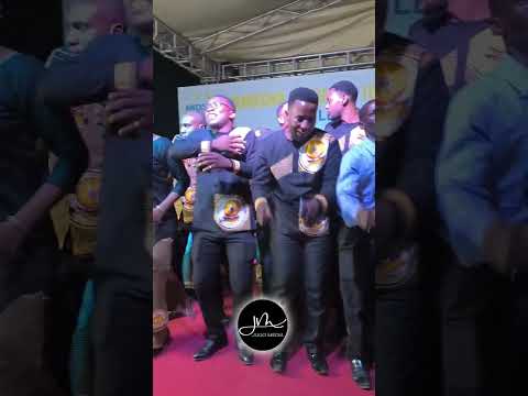 Kwaya Ya Mt Mikaeli Malaika Mkuu Salasala Waibuka Washindi Wa 1 Tamasha La Jimbo Wambeba Paroko Juu