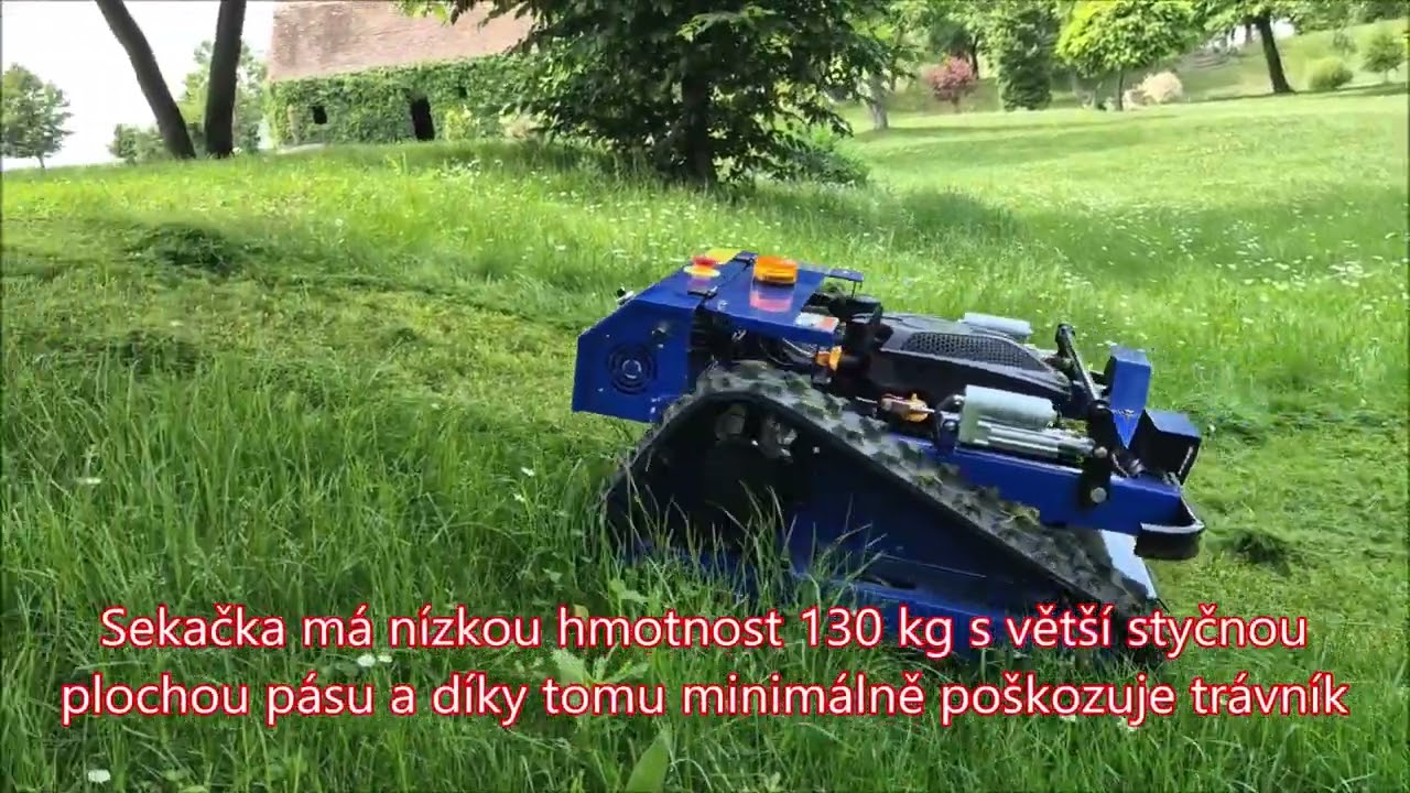 Lehká svahová pásová sekačka při práci v zahradě AWY 550