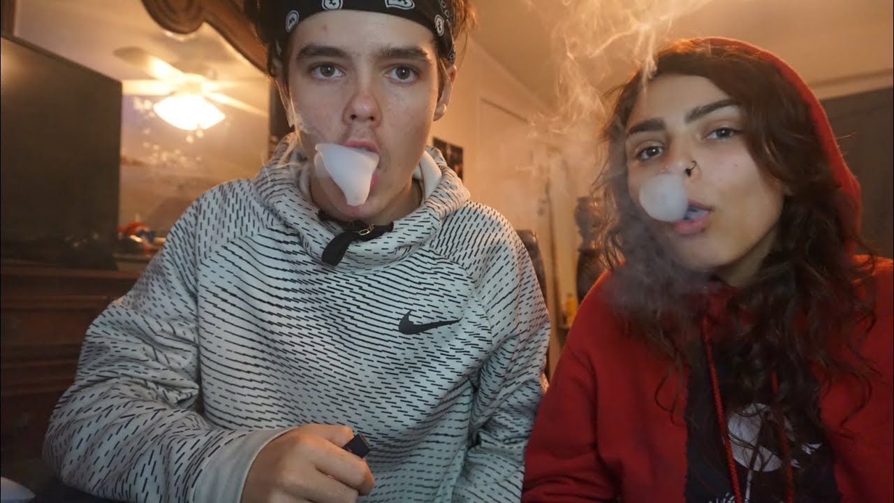 Jull /Vape Sesh with sister | Aaron Juul’s