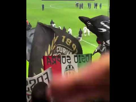Video Tifosi della Juventus applaudono la Juventus dopo il 3-0 subito dall'Atalanta