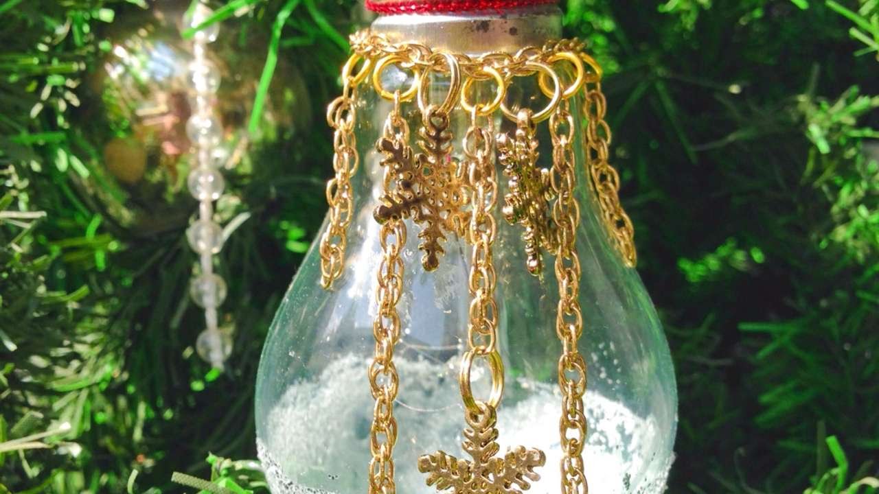 Crea delle graziose lampadine natalizie fai da te casa ... A Lampade Fatte decorazione Mano