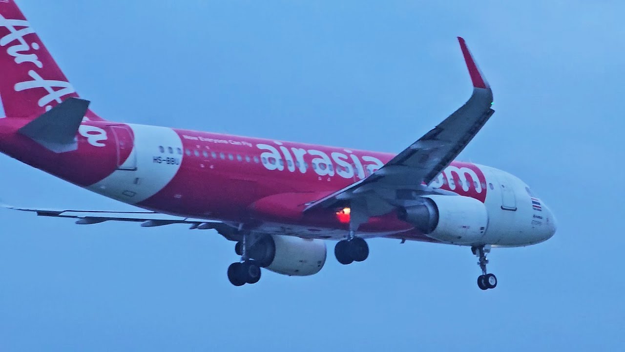 Perfectly Landing Air Asia Cambodia XU 819 and XIAMEN AIR Landing, Mini Airplane XU 238 Take Off