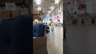 What Sams club employees do on break