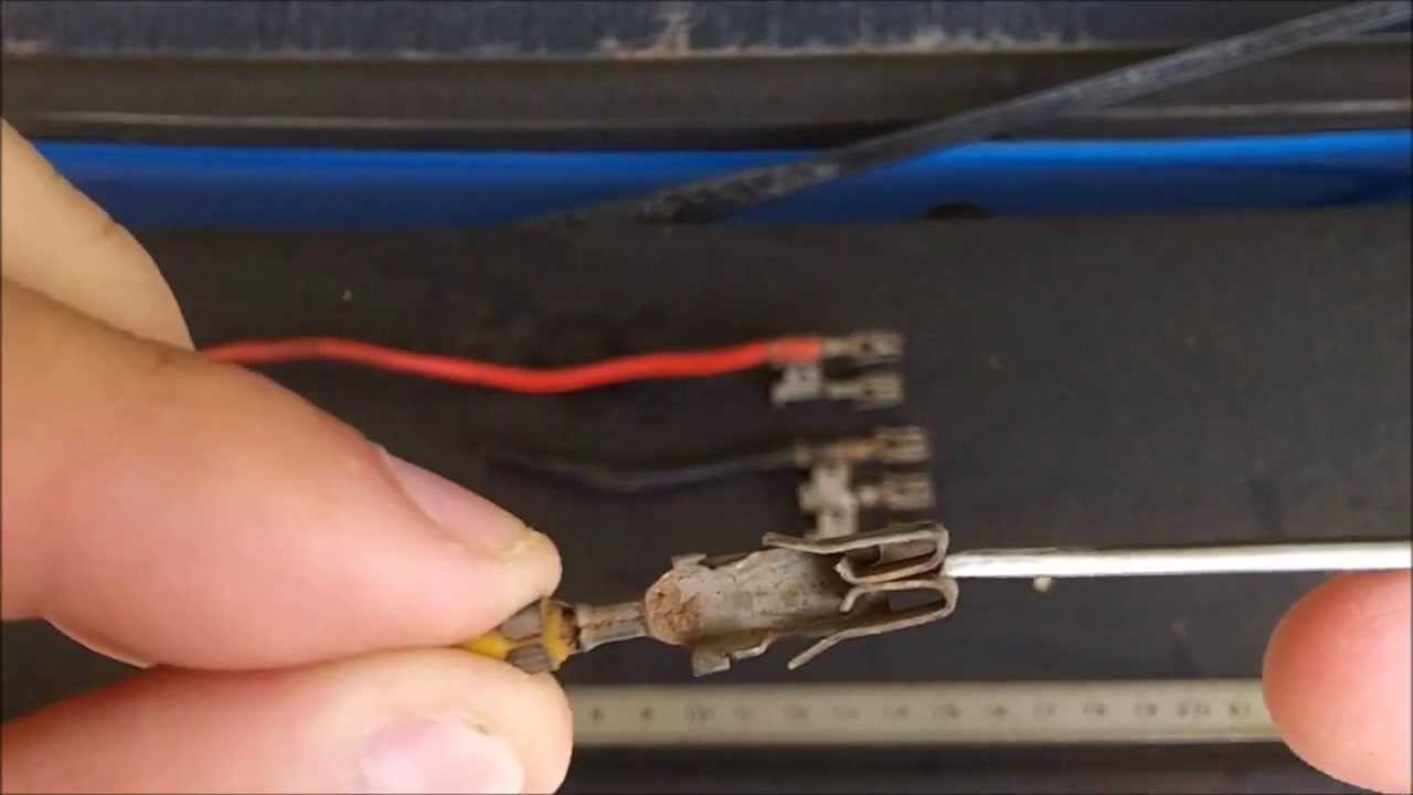 Manutenção na caixa de fusíveis do Escort MK4 (Parte 1)