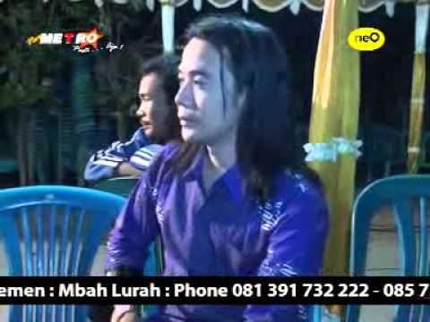 Metro - derita di balik tawa (karaoke)