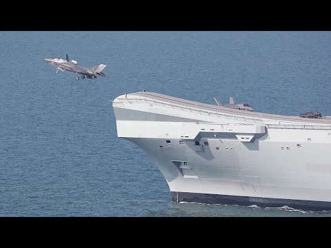 영국 퀸 엘리자베스 항공모함의 스키 점프대에서 이륙하는 미 제 3해병항공대 <strong>F</strong>-<strong>35B</strong> 전투기