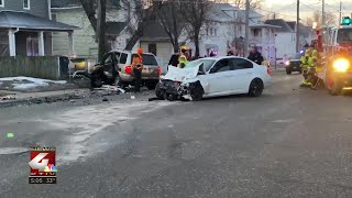 Sioux City police investigating two-vehicle accident after people run from the scene