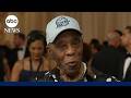 Oscars 2026 Buddy Guy Makes Red Carpet Arrival 