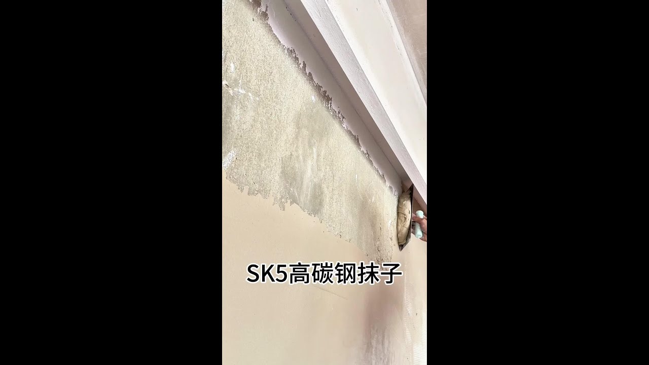 Painter Applying putty | Puttying for renovation 