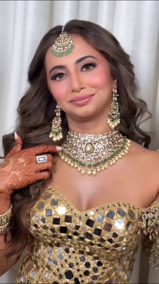 #aadarjain 's bride #alekhaadvani is a sight to behold ? #filmykalakar ?- Kajol Paswan