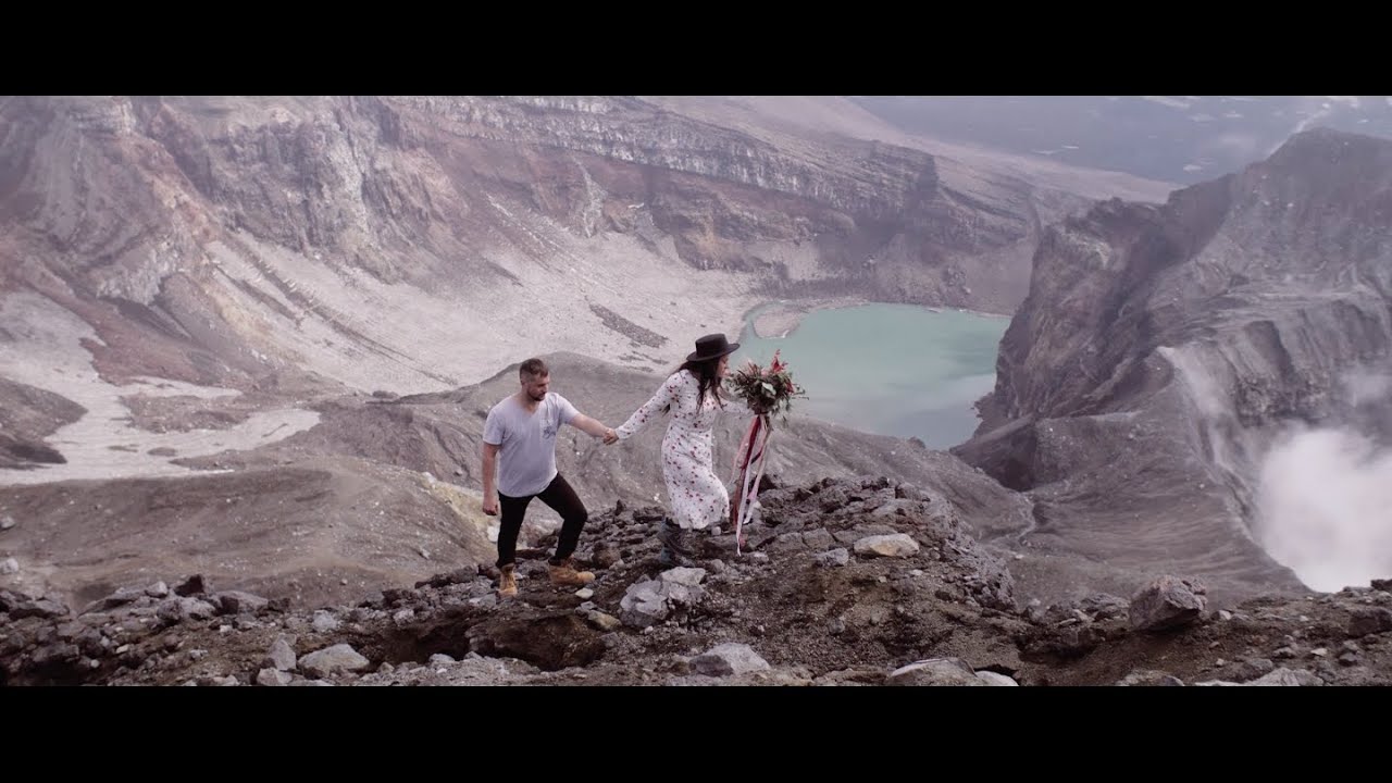 Kamchatka. Goreliy volcano. Elopement wedding Alexey & Alina