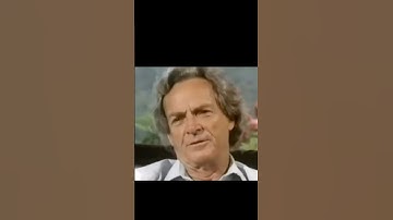 Which scientist built the bridge between quantum physics and computer science?