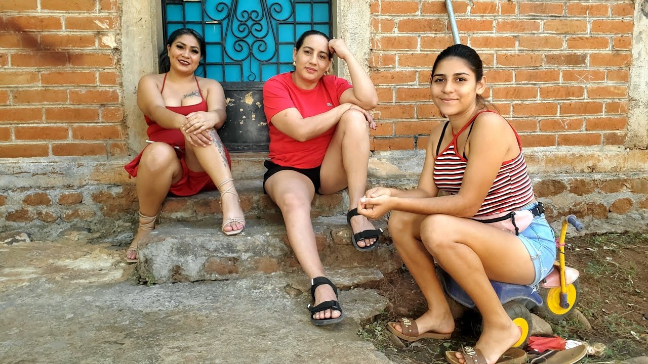 🔴-las chicas planean ir a comer la t0rta mas grande de su municipio😳