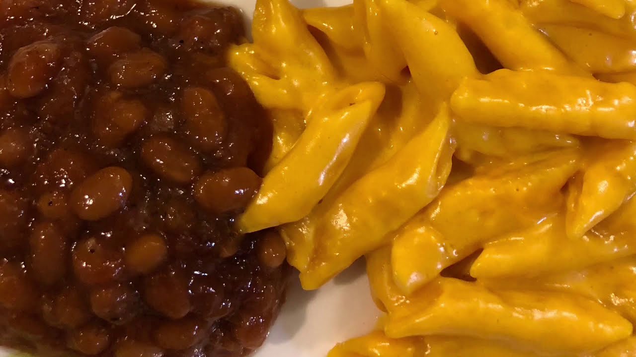 Cooking easy baked beans - YouTube