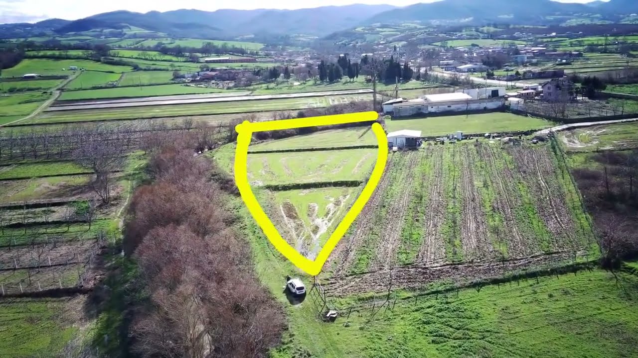 SATILIK 4 DÖNÜM KÖYE 200 METRE GENEN 3 KM SU YOL VARFİYAT 2,200,000