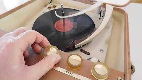 Magnavox 4 speed automatic record player playing a 78 RPM record.