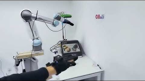 qb SoftHand Research integrated with a cobot UR5 by Universal Robots and controlled by BeBop Glove