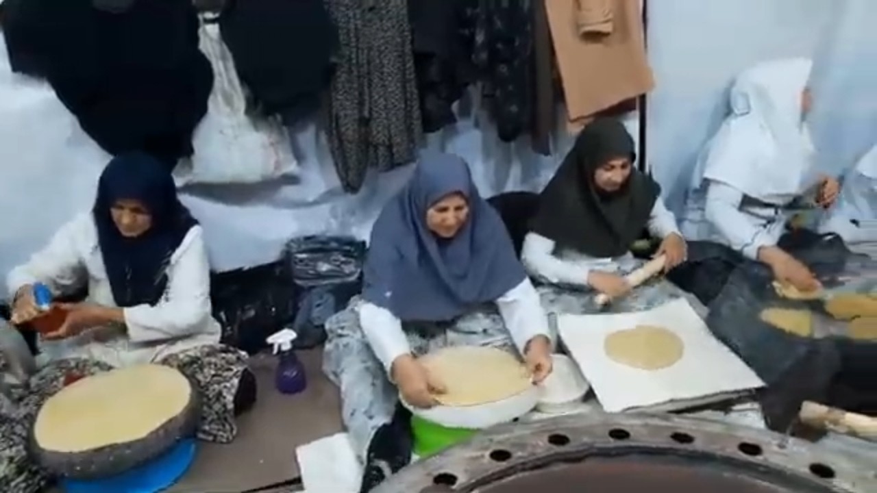 “Over 50 Kermani Women Baking Traditional Bread Together 🍞”