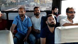 ŞIK ŞIK BABA EKİBİ ARABA KASİSTEN GEÇERKEN