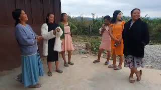 Yov Txog Peb Caug Hnav Sim Phauj Cov Khaub Ncawv Tshiab Zoo Kawg Nawb