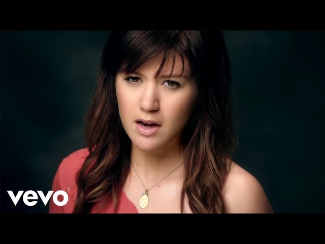 KELLY CLARKSON - DARKSIDE