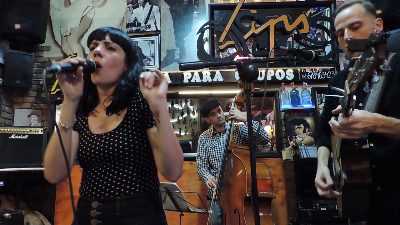 BLUEROOMESS A mess of blues